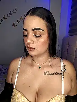 Snapshot of Luna_scarllet8 chatting on April 23, 7:38 pm Luna scarllet8 online show from April 23, 7:38 pm