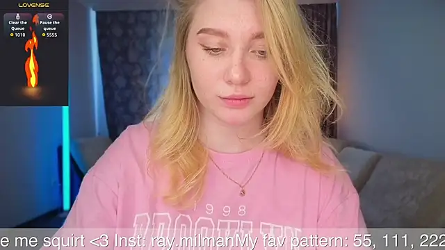 Snapshot of AliceMilr chatting on July 16, 9:04 am AliceMilr online show from July 16, 9:04 am