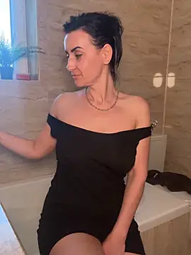 Snapshot of MissGiulia chatting on May 16, 3:22 pm MissGiulia online show from May 16, 3:22 pm