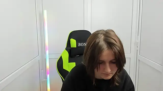 GoldenKiss online show from April 12, 7:13 am