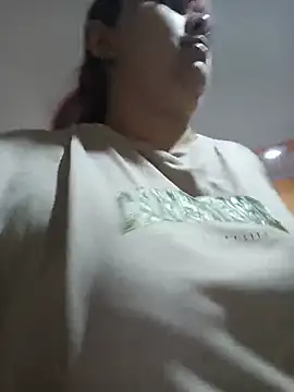 Snapshot of AliceScoot_ chatting on May 21, 6:04 pm AliceScoot online show from May 21, 6:04 pm