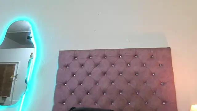 Snapshot of laurenlaine chatting on May 21, 4:03 pm laurenlaine online show from May 21, 4:03 pm
