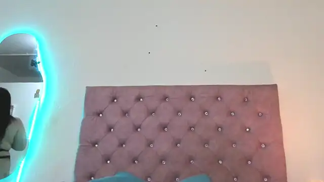 Snapshot of laurenlaine chatting on June 2, 1:13 pm laurenlaine online show from June 2, 1:13 pm