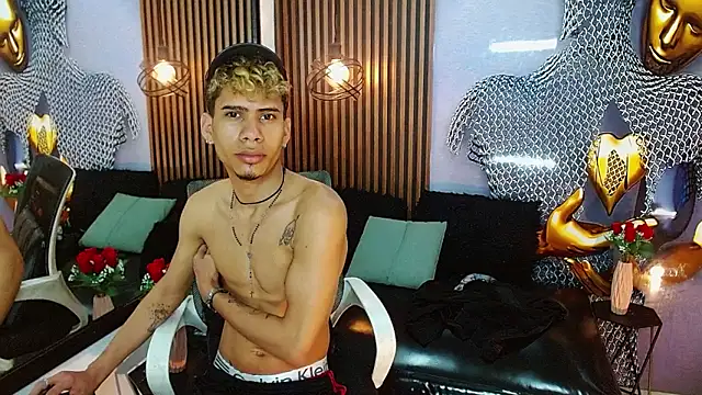 Snapshot of Skinny_cute_Alyer chatting on June 17, 1:52 am Skinny cute Alyer online show from June 17, 1:52 am