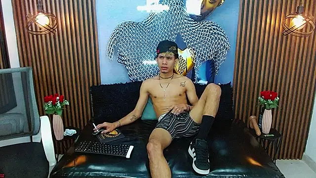 Snapshot of Skinny_cute_Alyer chatting on July 7, 7:09 am Skinny cute Alyer online show from July 7, 7:09 am