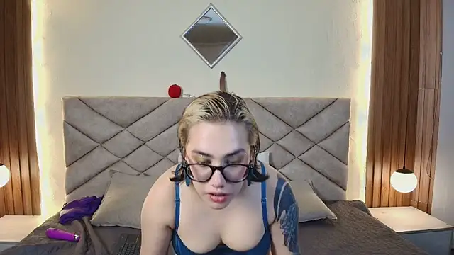 Snapshot of NoahAndGaia chatting on May 16, 7:34 pm NoahAndGaia online show from May 16, 7:34 pm