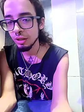Snapshot of vortexxx24_ chatting on May 12, 8:17 pm vortexxx24 online show from May 12, 8:17 pm