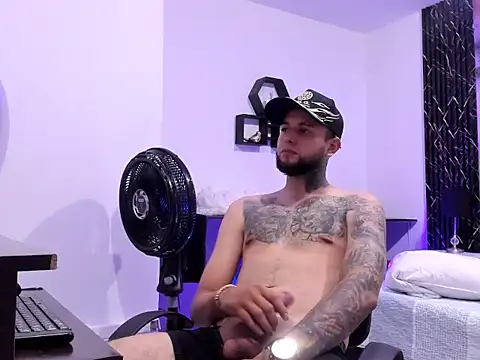 Snapshot of liam_heart chatting on April 9, 8:58 pm liam heart online show from April 9, 8:58 pm