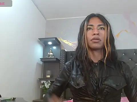 Naomisaenz01 online show from May 30, 6:54 am