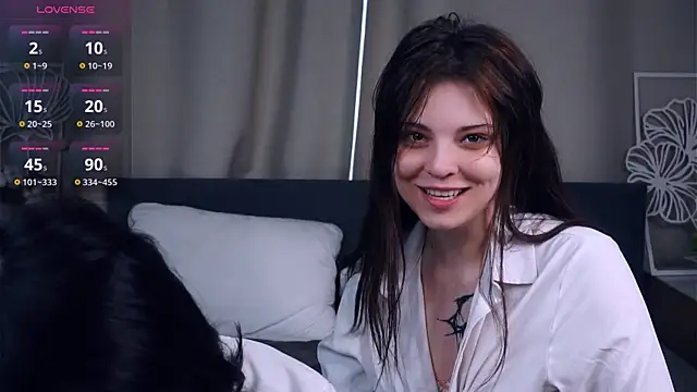 Snapshot of ReynaGrinvalsky chatting on June 18, 8:25 am ReynaGrinvalsky online show from June 18, 8:25 am