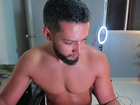 Snapshot of Juan_Calix chatting on April 13, 10:15 pm Juan Calix online show from April 13, 10:15 pm