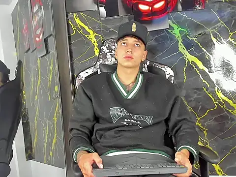 Snapshot of eithan_boy_ chatting on April 20, 11:46 am eithan boy online show from April 20, 11:46 am