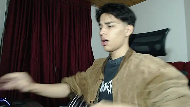 Snapshot of Marck-Pro chatting on May 3, 12:27 am Marck-Pro online show from May 3, 12:27 am