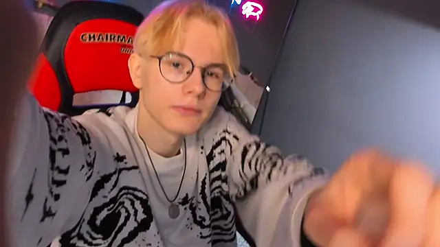 Liam Blair online show from April 10, 5:56 am