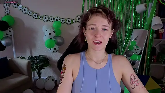 Snapshot of Ricki_Bloom chatting on June 15, 9:22 am Ricki Bloom online show from June 15, 9:22 am