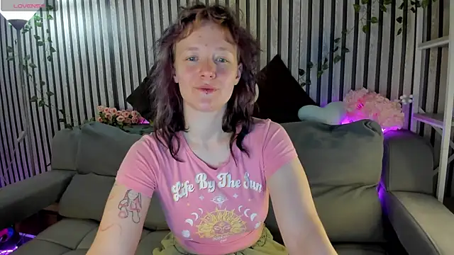 Snapshot of Ricki_Bloom chatting on June 25, 9:25 am Ricki Bloom online show from June 25, 9:25 am