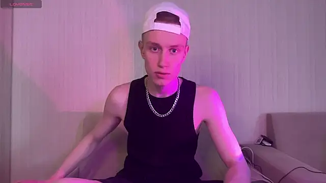 Travis Gracile online show from April 19, 9:30 am