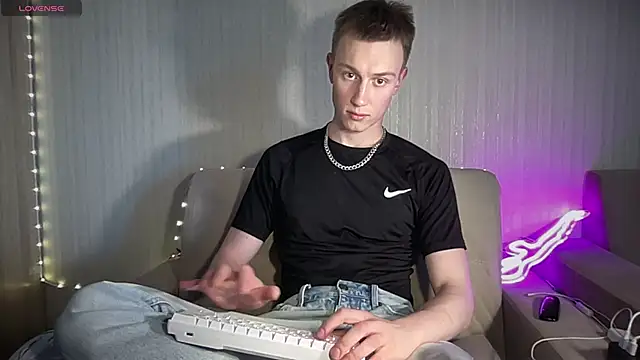 Travis Gracile online show from June 20, 9:12 am