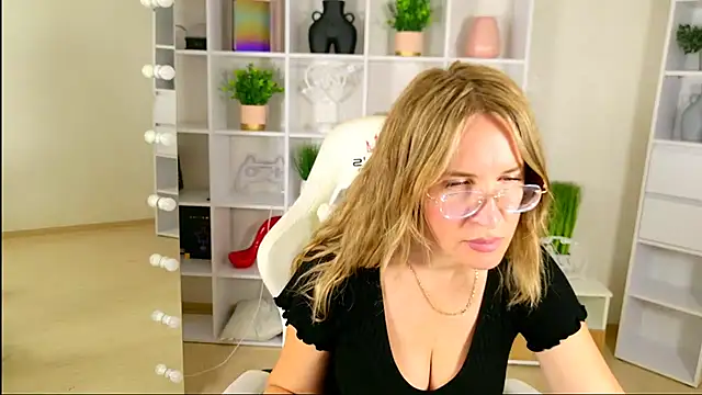 MollyLoll online show from July 29, 10:24 am