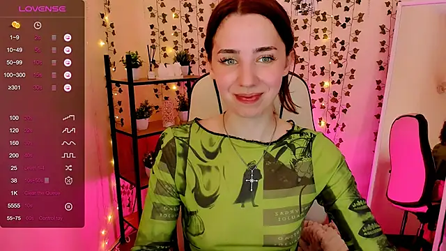 Snapshot of CharliGrace_ chatting on June 29, 2:18 am CharliGrace online show from June 29, 2:18 am