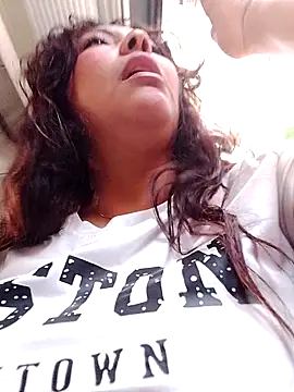 Izel  online show from April 15, 5:53 pm