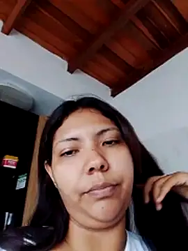 Izel  online show from April 17, 6:11 pm