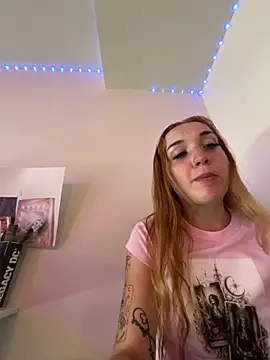 Snapshot of Sapphirelustxo chatting on May 17, 7:32 pm Sapphirelustxo online show from May 17, 7:32 pm