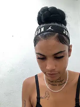 La reynazendeya  online show from June 16, 1:25 pm