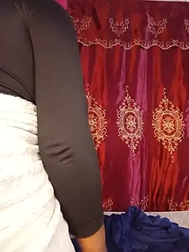 Snapshot of DimpleQueen_01 chatting on July 14, 4:17 am DimpleQueen 01 online show from July 14, 4:17 am