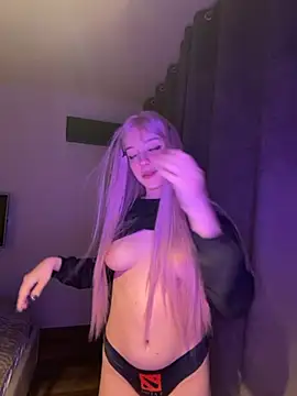 Yui and Raiden online show from April 11, 4:22 pm