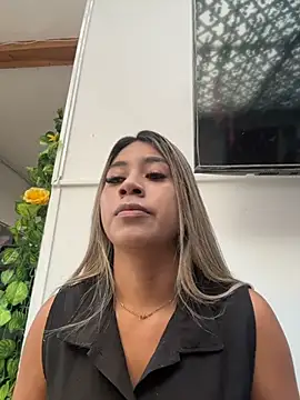 Snapshot of Kimmiebellarie chatting on June 25, 12:31 pm Kimmiebellarie online show from June 25, 12:31 pm