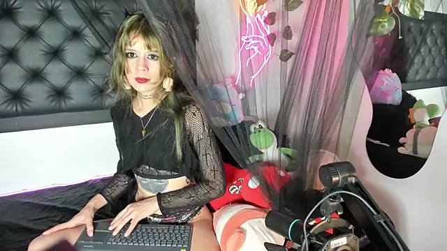 Lucy Jade online show from May 14, 11:44 pm