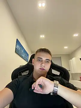 WARDEN w online show from April 17, 6:33 pm