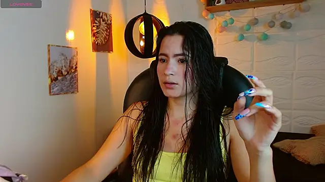 Snapshot of rosaleia_ chatting on June 16, 4:37 am rosaleia online show from June 16, 4:37 am