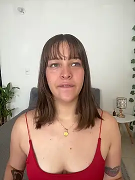 Snapshot of Mari_Rouse chatting on May 21, 12:12 pm Mari Rouse online show from May 21, 12:12 pm