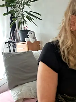 Blond lady czech online show from July 12, 1:35 pm
