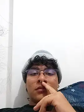 Snapshot of xhecho_uzumaki chatting on April 22, 3:31 am xhecho uzumaki online show from April 22, 3:31 am