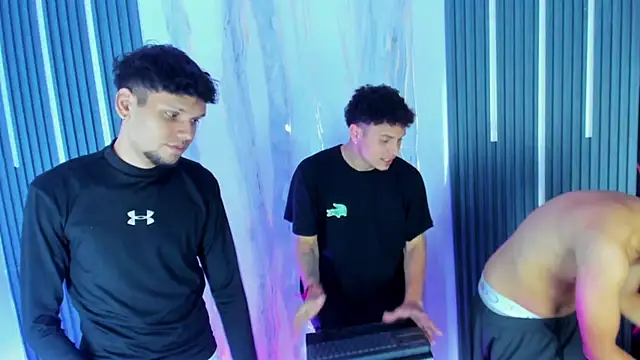 Snapshot of The_King_Swit chatting on April 13, 8:47 pm The King Swit online show from April 13, 8:47 pm