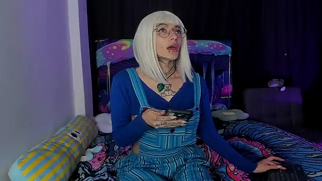 Snapshot of vibre__ chatting on May 8, 12:38 am vibre online show from May 8, 12:38 am