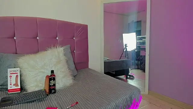 Snapshot of Flor_pink chatting on May 27, 3:36 am Flor pink online show from May 27, 3:36 am
