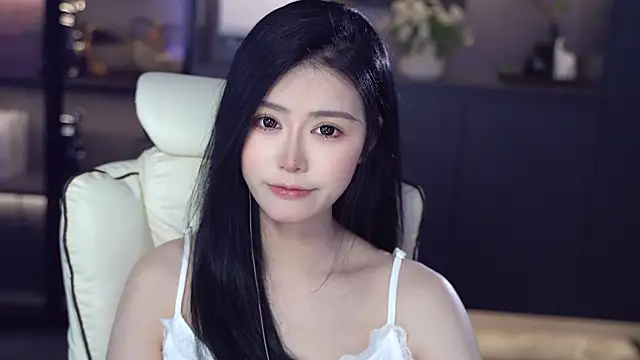Snapshot of Seraphinei chatting on May 7, 12:38 am Seraphinei online show from May 7, 12:38 am