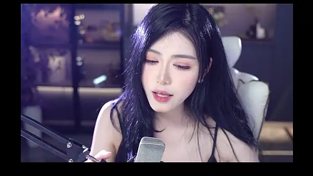 Snapshot of Seraphinei chatting on May 11, 2:45 pm Seraphinei online show from May 11, 2:45 pm