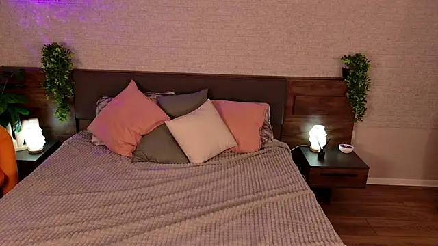 KimEvanss online show from April 14, 11:27 am