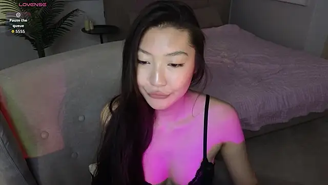 Snapshot of Asel_e chatting on April 13, 6:19 am Asel e online show from April 13, 6:19 am