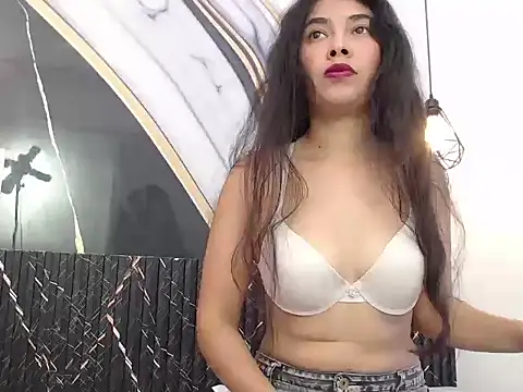 Snapshot of Vanessa_Lune chatting on April 30, 12:44 pm Vanessa Lune online show from April 30, 12:44 pm