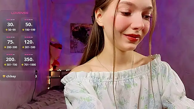 Snapshot of AuraLune__ chatting on June 4, 2:01 pm AuraLune online show from June 4, 2:01 pm
