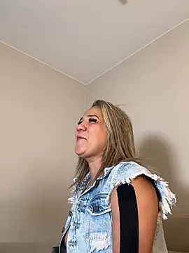 Camila Noer online show from May 14, 2:13 pm