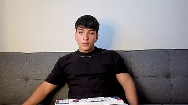 Snapshot of James_silva1 chatting on April 19, 9:50 pm James silva1 online show from April 19, 9:50 pm