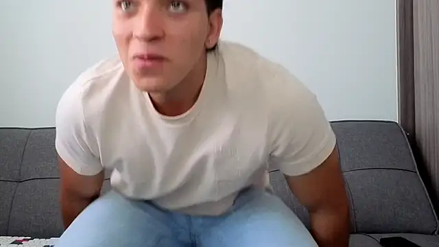 Snapshot of James_silva1 chatting on April 20, 4:21 pm James silva1 online show from April 20, 4:21 pm