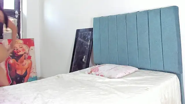 Snapshot of Monica__04 chatting on May 4, 8:38 pm Monica 04 online show from May 4, 8:38 pm